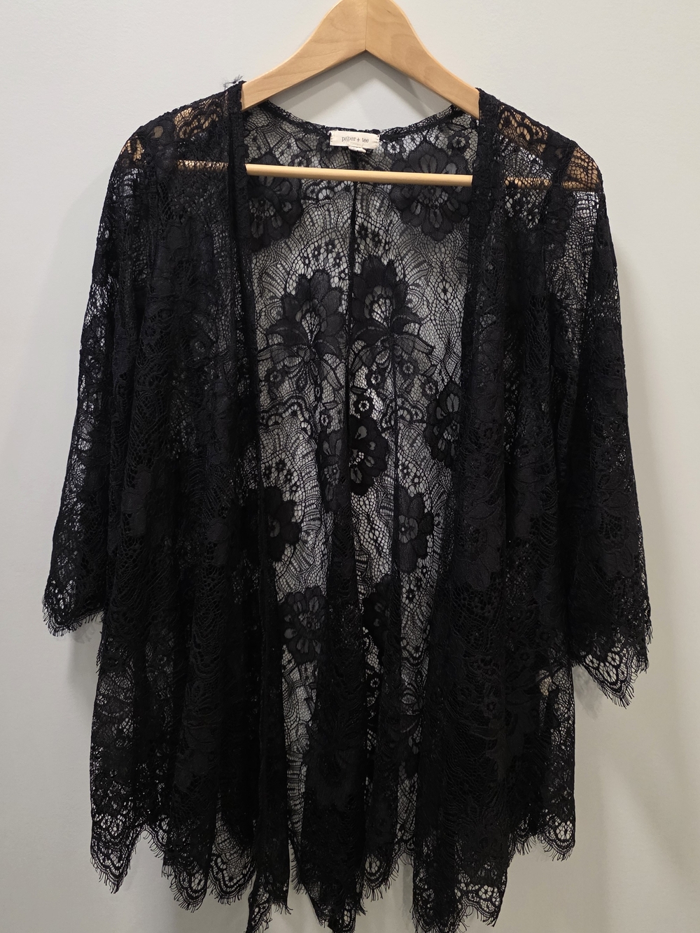 Piper + Roe Black Floral Lace Kimono Cardigan Size M Sheer Scalloped Duster